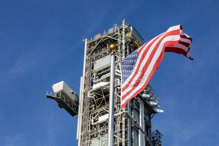 Mobile Launcher Arrives at Launch Pad 39B for Artemis ll Preps