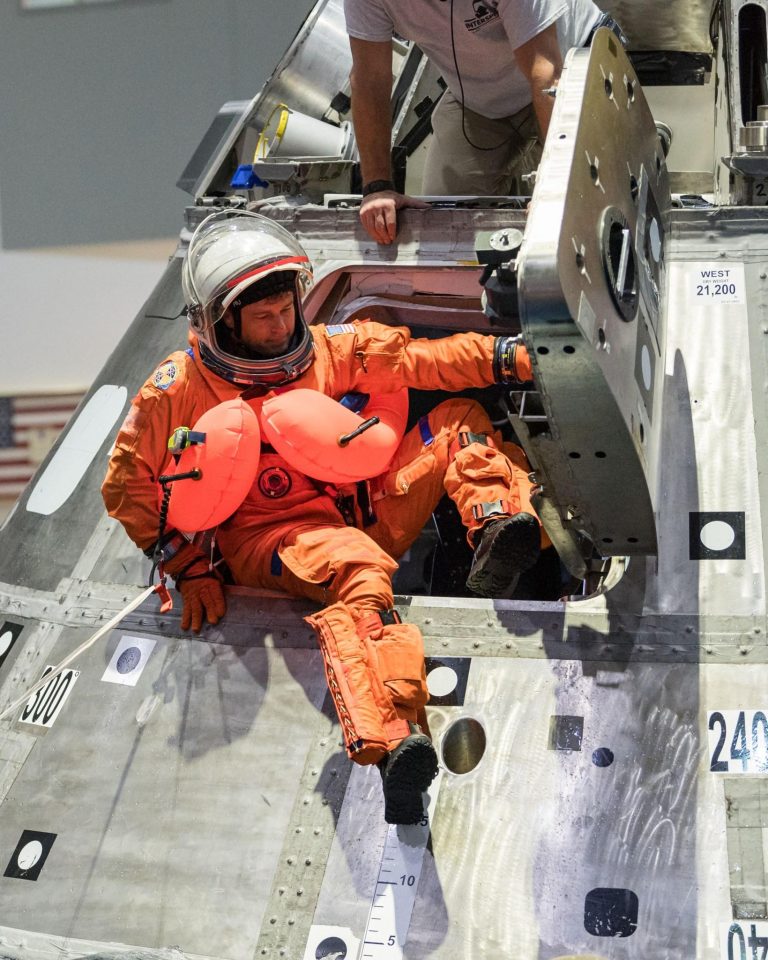 First Artemis Moon Crew Trains For Return To Earth
