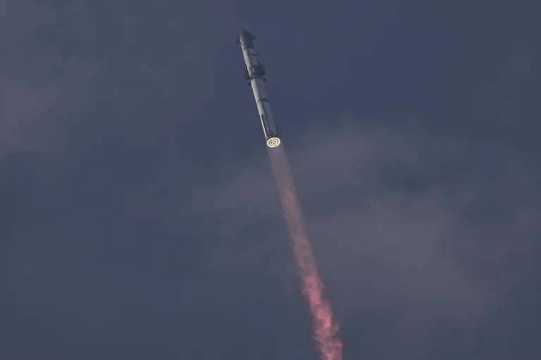 SpaceX comes close to completing test flight of mega rocket but loses spacecraft near end