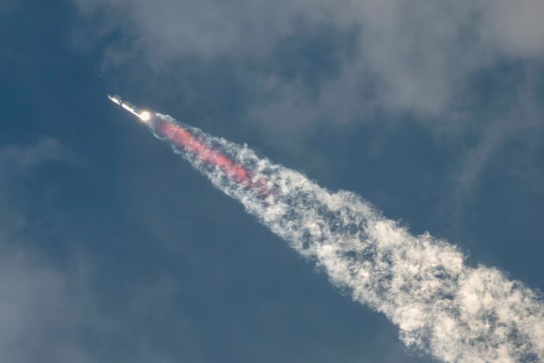SpaceX Starship disintegrates after completing most of third test flight