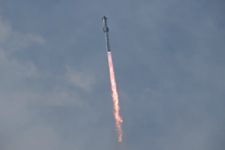 SpaceX’s Starship reaches new heights in monumental test flight but lost on reentry