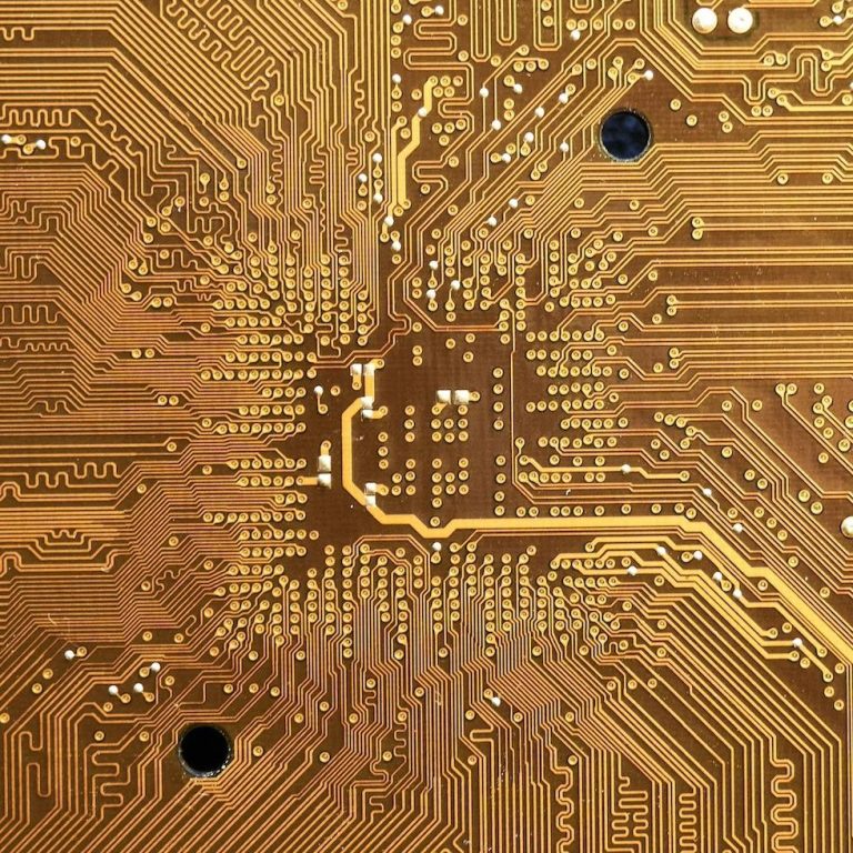 Decoding The Digital. Distinguishing Computer Science And Information Technology In Society And Industry.